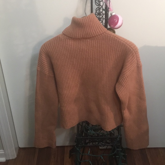 Lovely  warm fall/ winter cozy sweater. - Picture 2 of 4